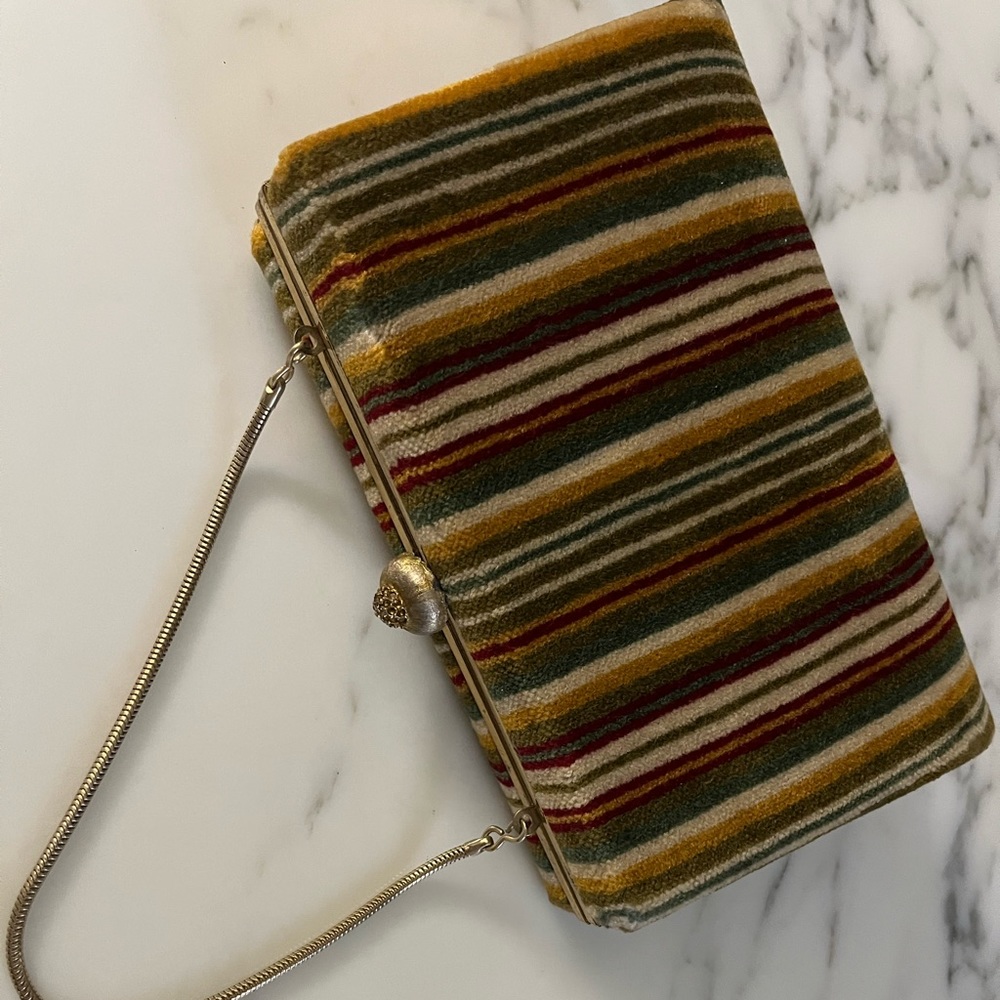 Vintage clutch bag with chain